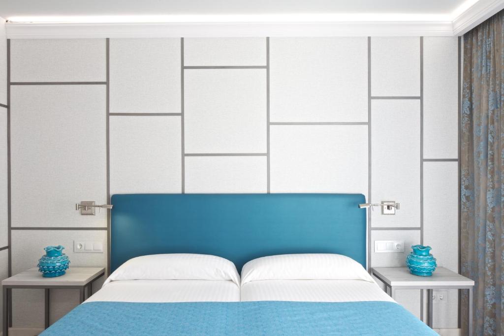 Posteľ alebo postele v izbe v ubytovaní Hotel Rosamar