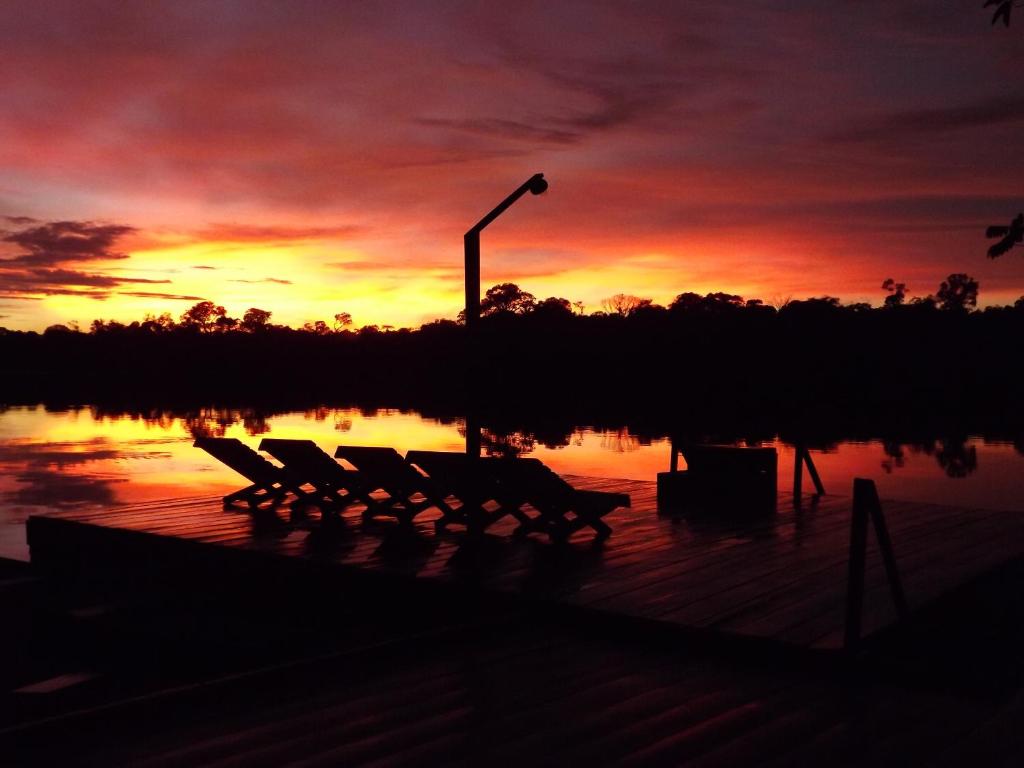 O pôr ou nascer do sol visto do hotel ou dos arredores