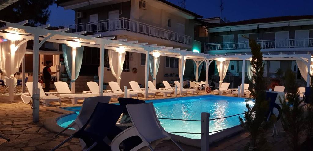 Bazén v ubytování SUNSET HOTEL nebo v jeho okolí
