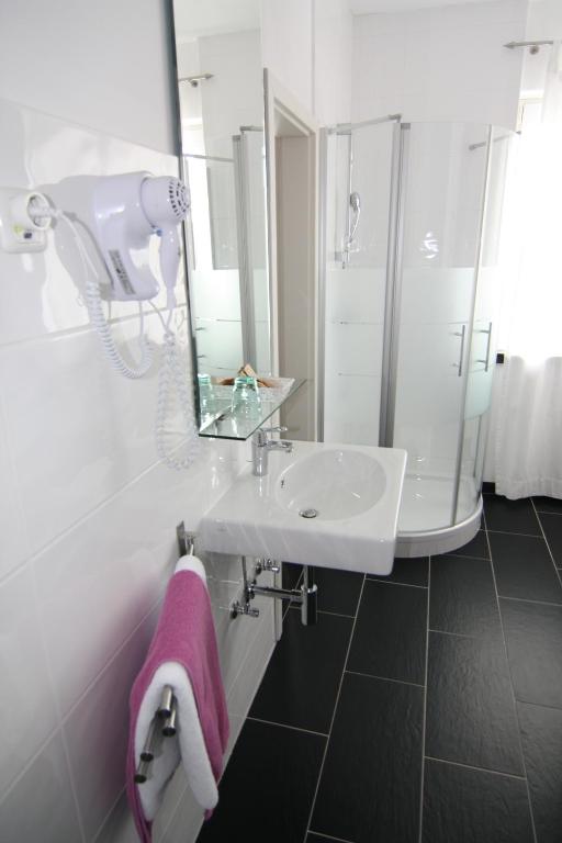 Koupelna v ubytování Hotel Heddernheimer Hof