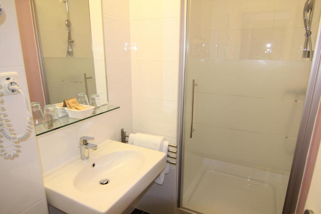 Koupelna v ubytování Hotel Heddernheimer Hof