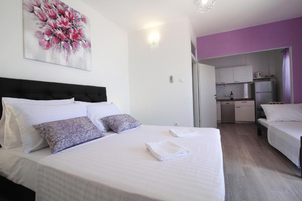Postel nebo postele na pokoji v ubytování Apartmani Daša Tučepi