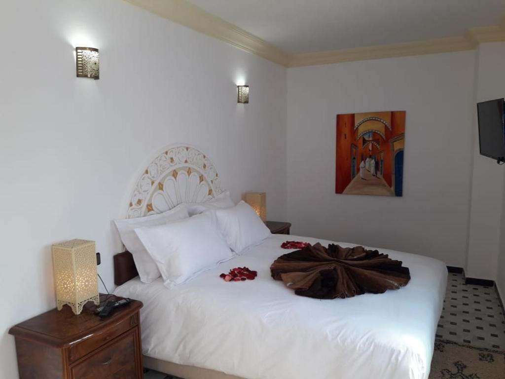 Postel nebo postele na pokoji v ubytování Riad Zawia