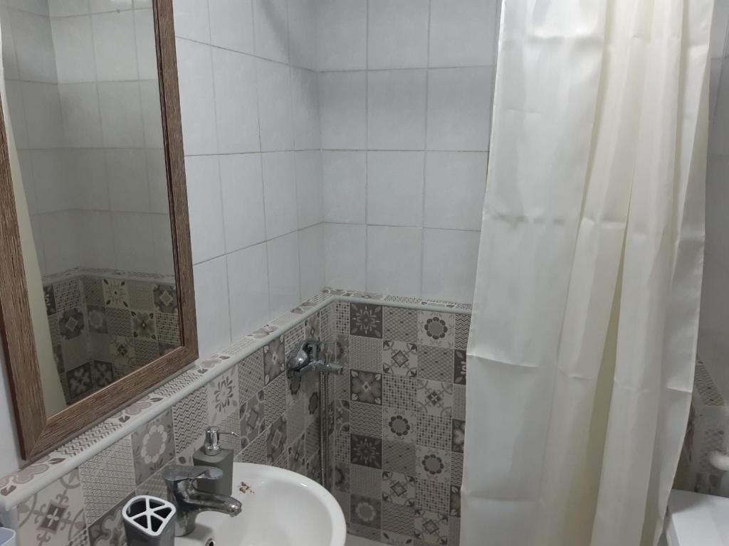 Ένα μπάνιο στο Apartment No. 5