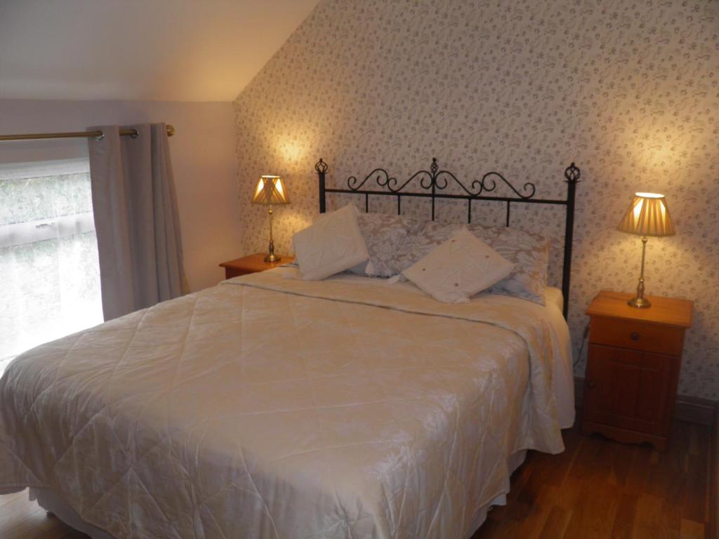 Postel nebo postele na pokoji v ubytování Bay View B&B Glandore