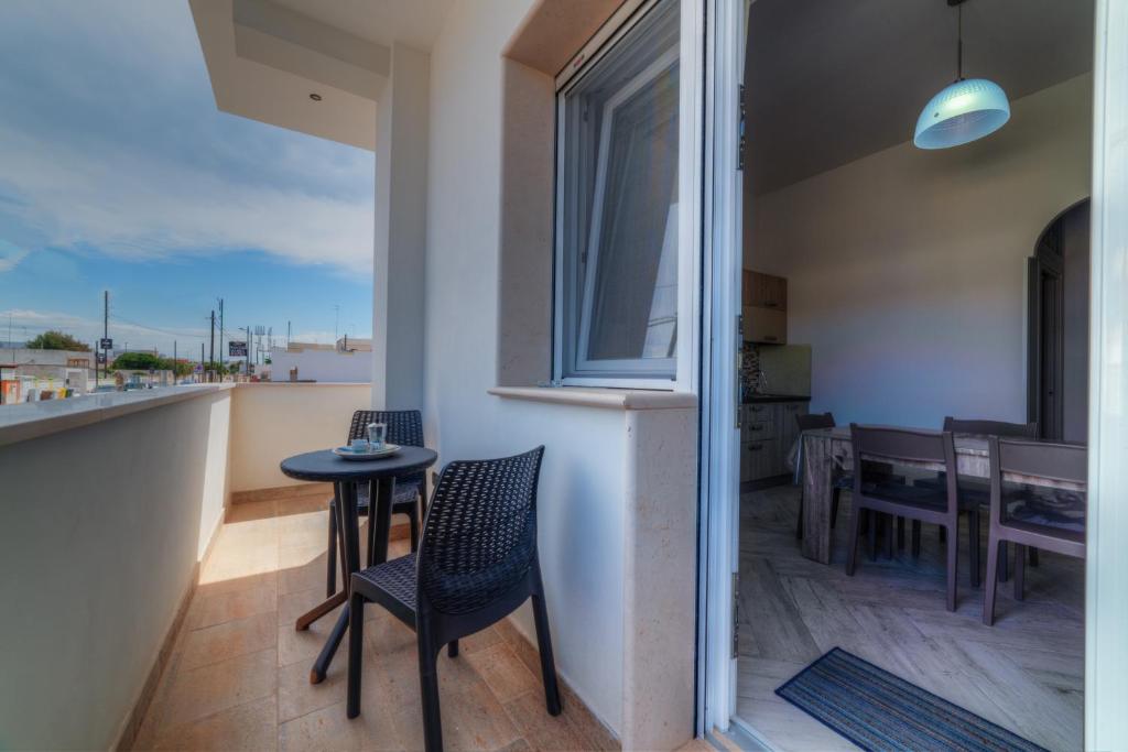 Balkon lub taras w obiekcie Cento Passi dal Mare by Latuapuglia