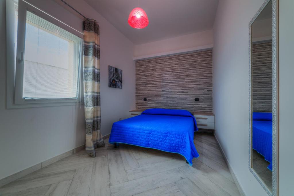 Łóżko lub łóżka w pokoju w obiekcie Cento Passi dal Mare by Latuapuglia