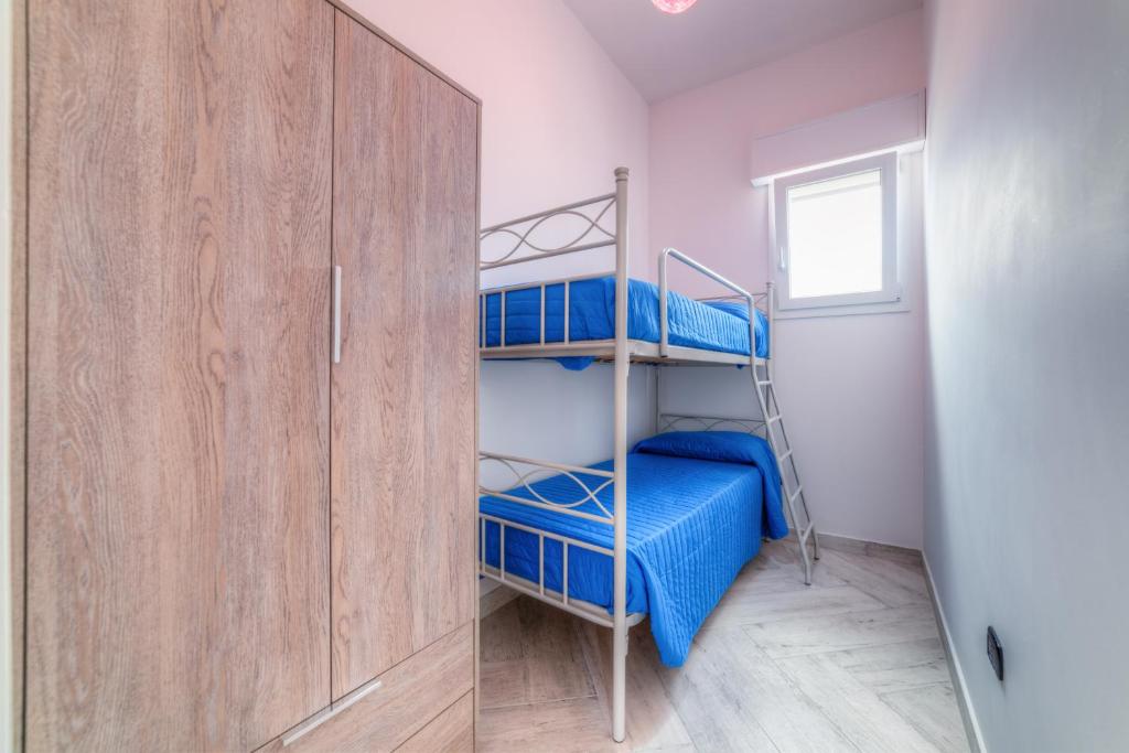 Łóżko lub łóżka w pokoju w obiekcie Cento Passi dal Mare by Latuapuglia