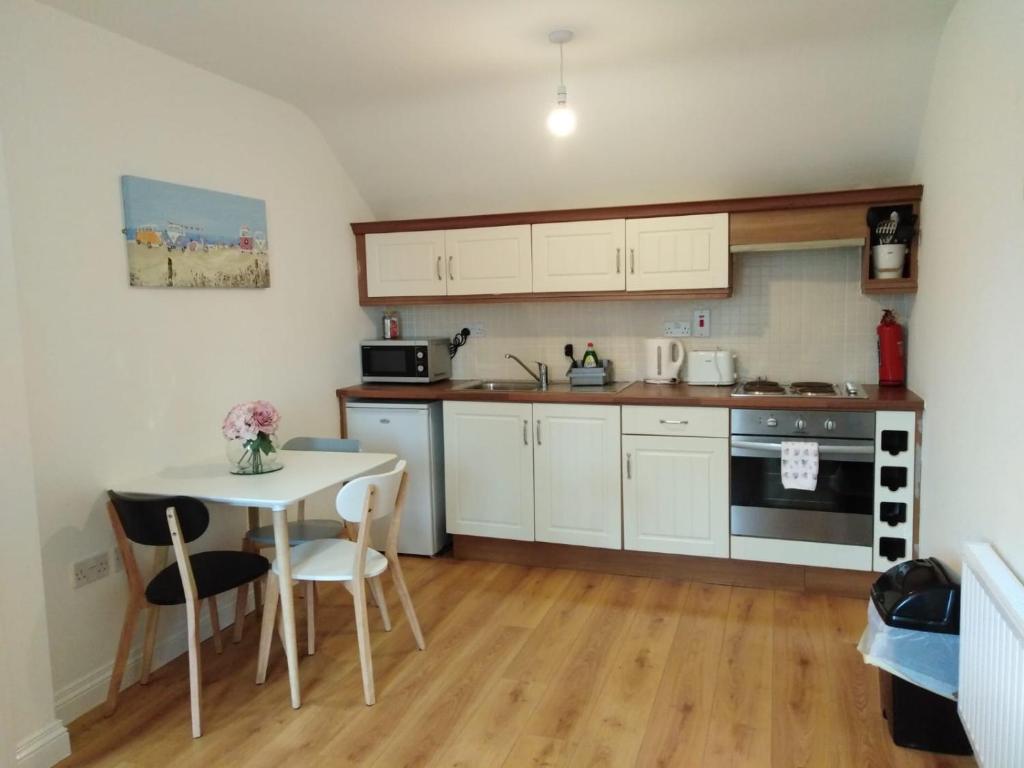 Kuchyň nebo kuchyňský kout v ubytování Burren Court Lodge