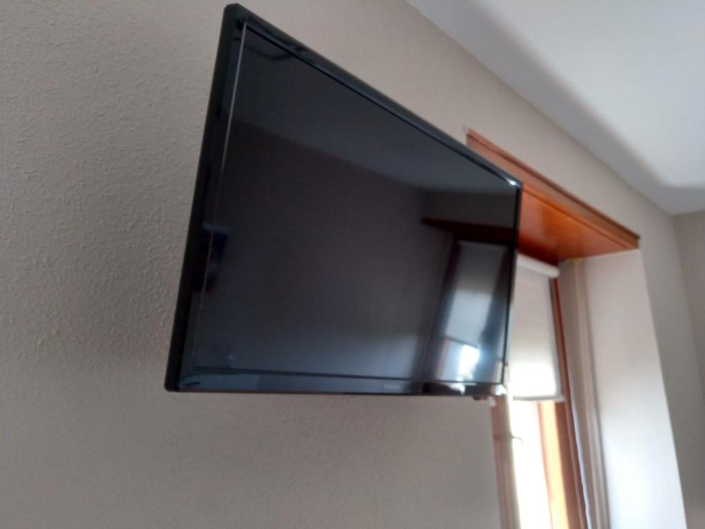 A television and/or entertainment centre at Travesia Rooms