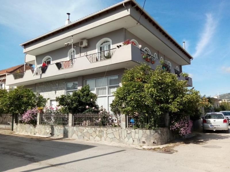 Budova, v ktorej sa apartmán nachádza