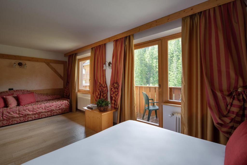 Postel nebo postele na pokoji v ubytování Carlo Magno Hotel Spa Resort
