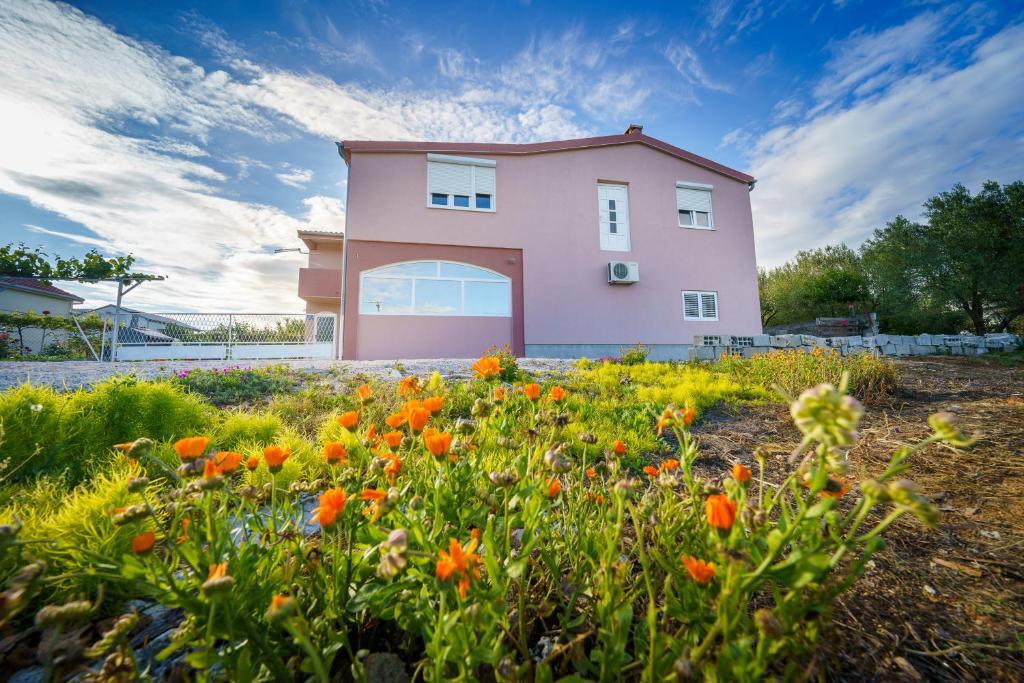 Vonkajšia záhrada v ubytovaní Apartmani Judita
