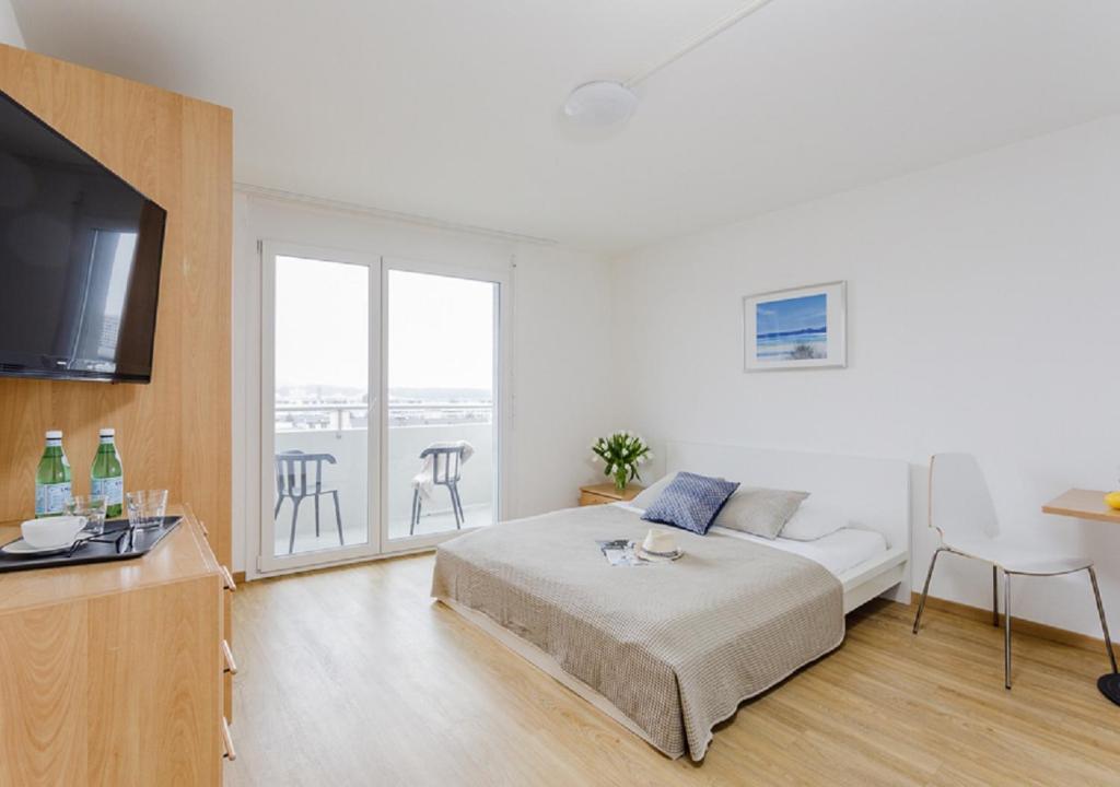 Swiss Star Tower - Self Check-In - Resim 5