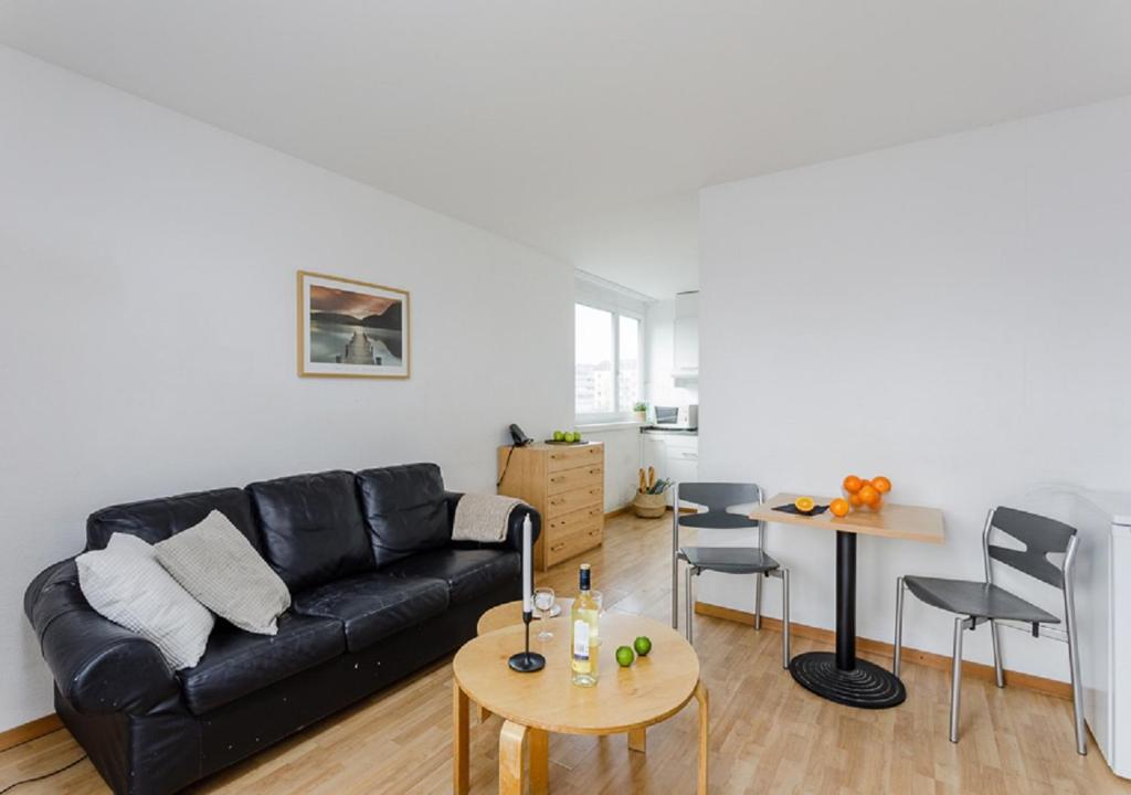 Swiss Star Tower - Self Check-In - Resim 11