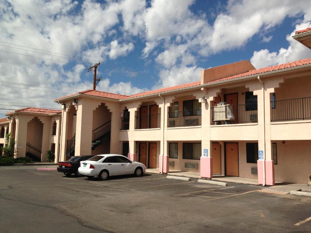 Luxury Inn - Housity
