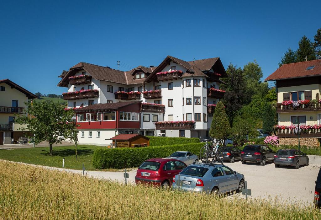Gallery image of Hotel Alpenblick Attersee-Seiringer KG in Attersee am Attersee