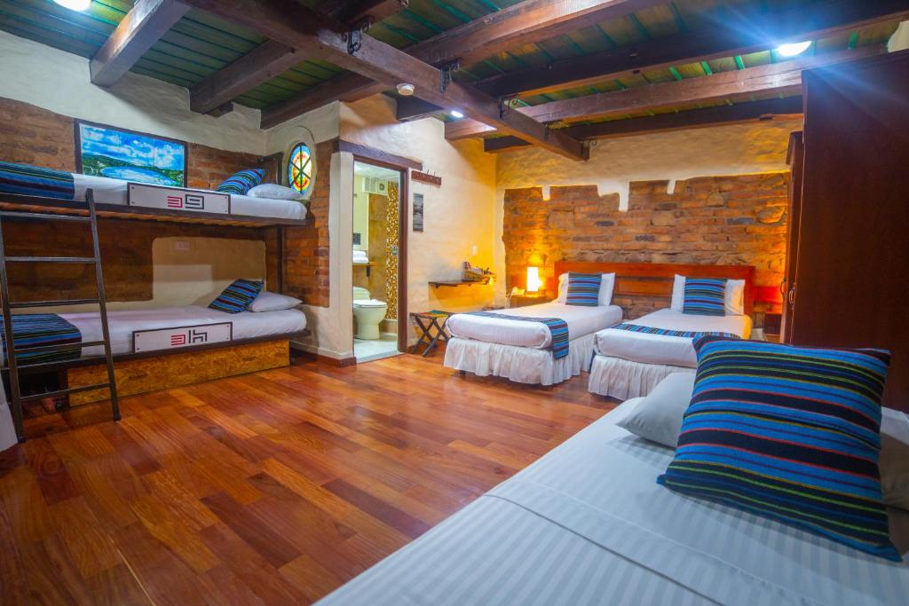 Postel nebo postele na pokoji v ubytování Hotel Muisca