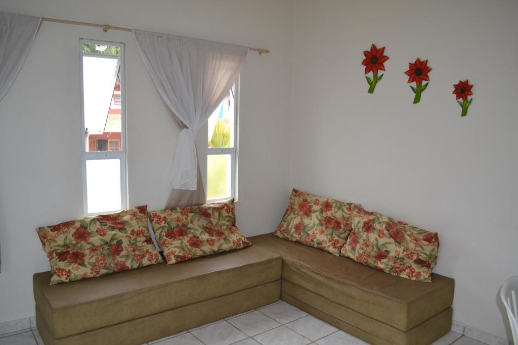  ACESSO A PÉ A PRAIA DA MARANDUBA! Casa com 2 dormitórios em Condomínio e 3 vagas de garagem