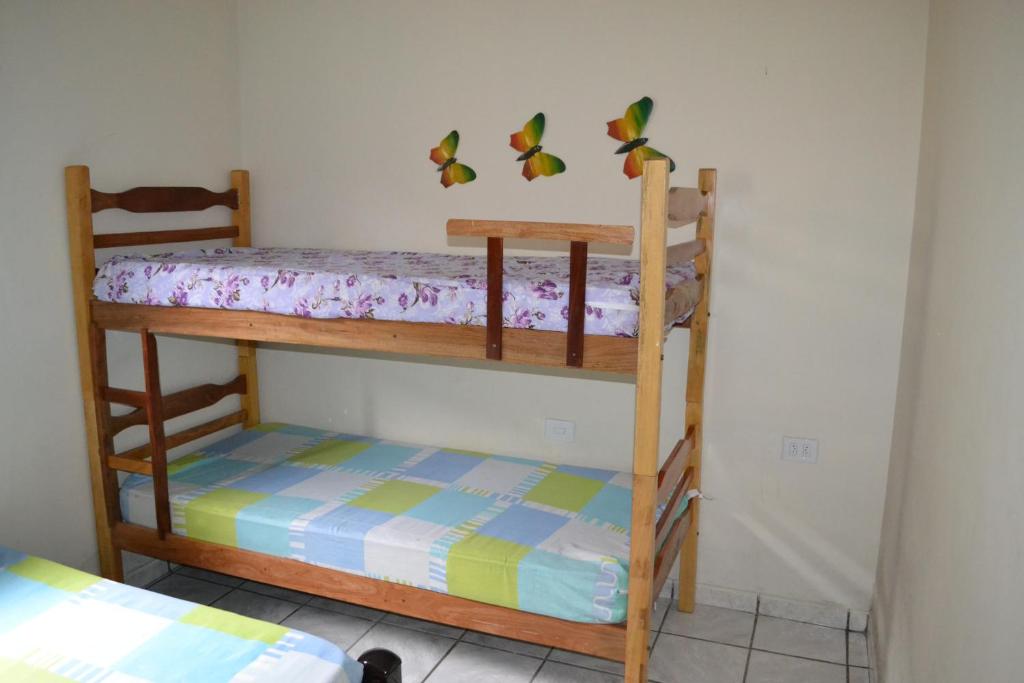  ACESSO A PÉ A PRAIA DA MARANDUBA! Casa com 2 dormitórios em Condomínio e 3 vagas de garagem