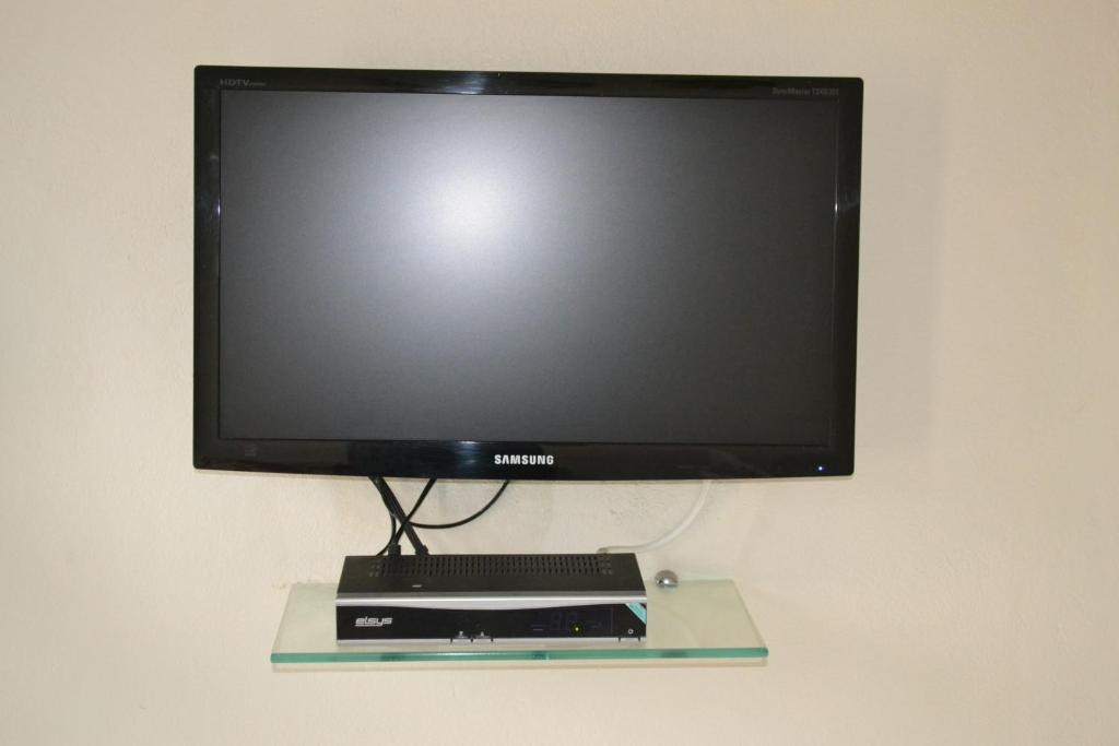  ACESSO A PÉ A PRAIA DA MARANDUBA! Casa com 2 dormitórios em Condomínio e 3 vagas de garagem