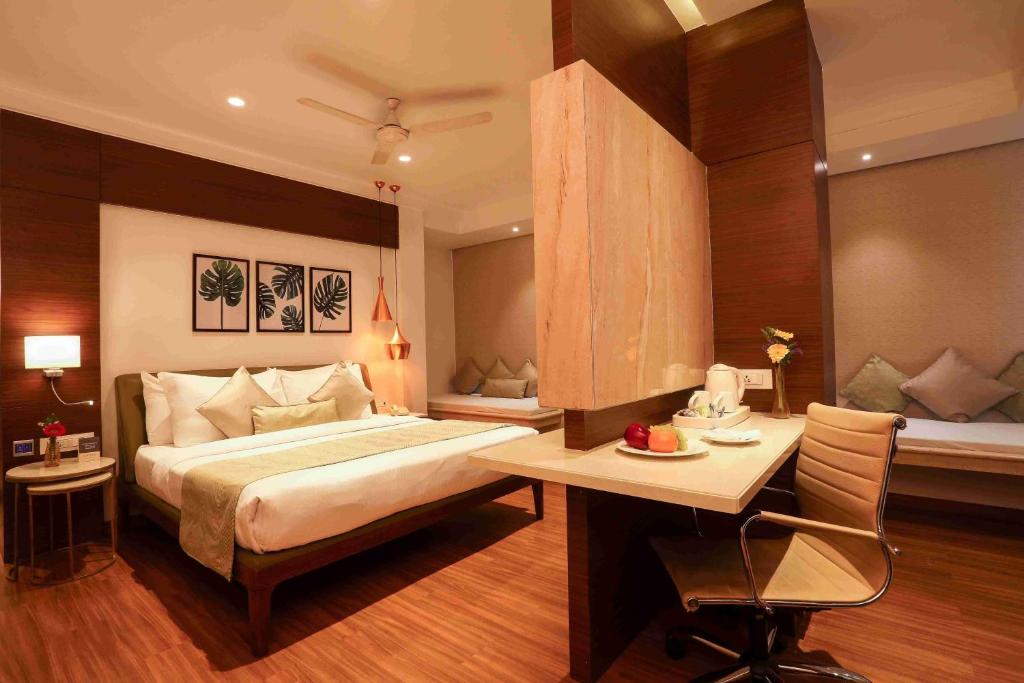 Postel nebo postele na pokoji v ubytování Hotel Suncity Apollo - Gateway Of India