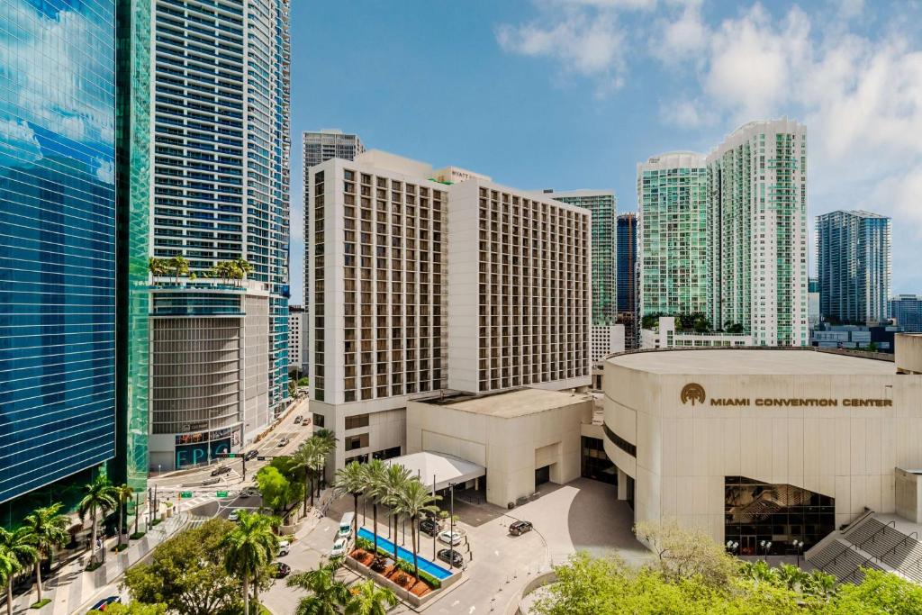 vista su una città con edifici alti di Hyatt Regency Miami a Miami