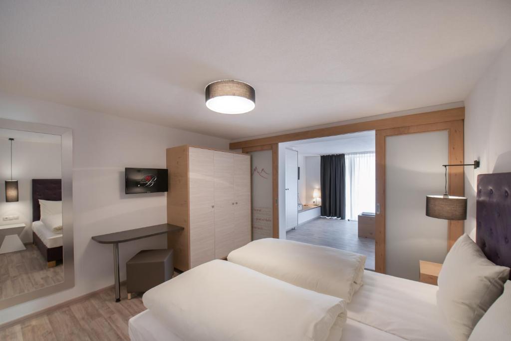 Postel nebo postele na pokoji v ubytování Hotel Bergwelt