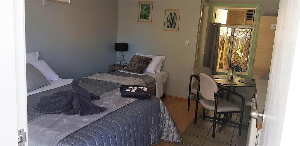 Postel nebo postele na pokoji v ubytování Limassol Motel