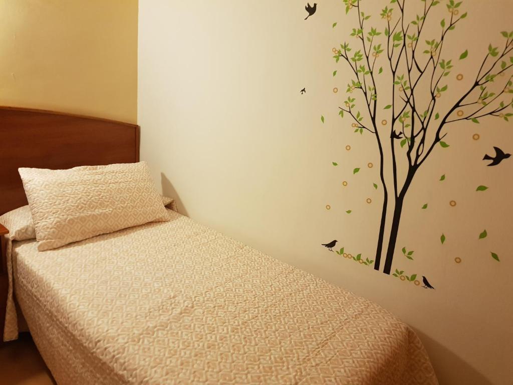 Postel nebo postele na pokoji v ubytování Hostal Mary - ADULTS ONLY
