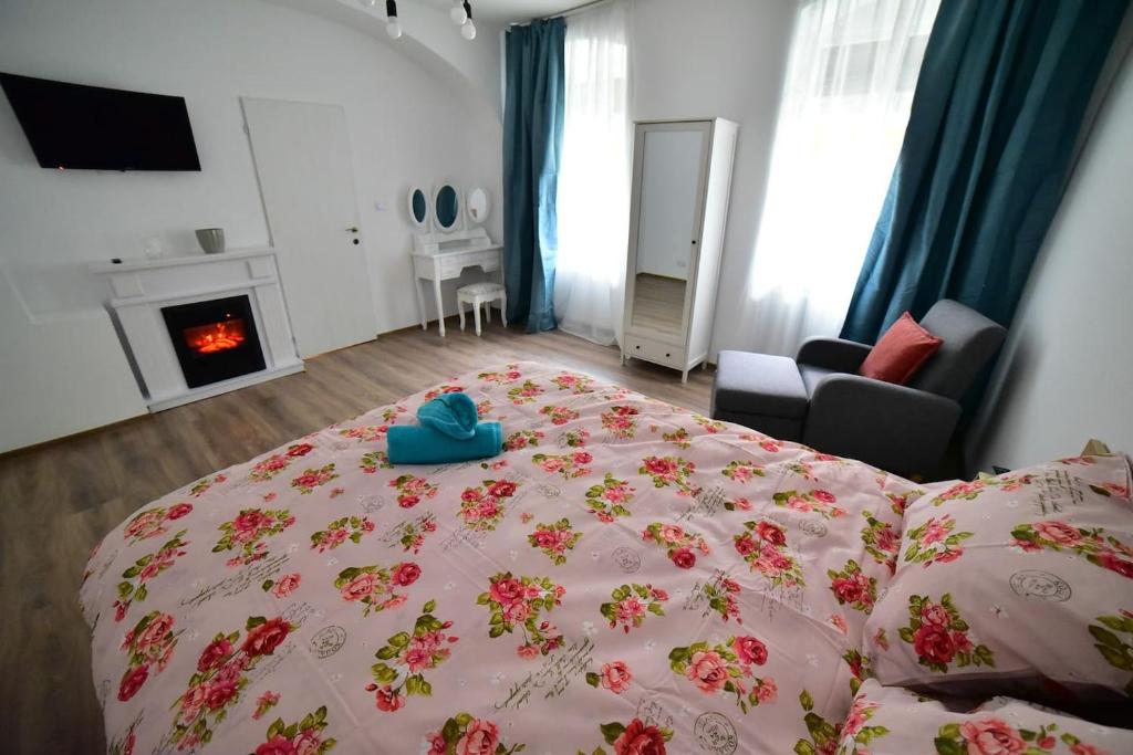 a bedroom with a bed with a pink bedspread at **Best Location** for Good Vibes - City Center in Sibiu