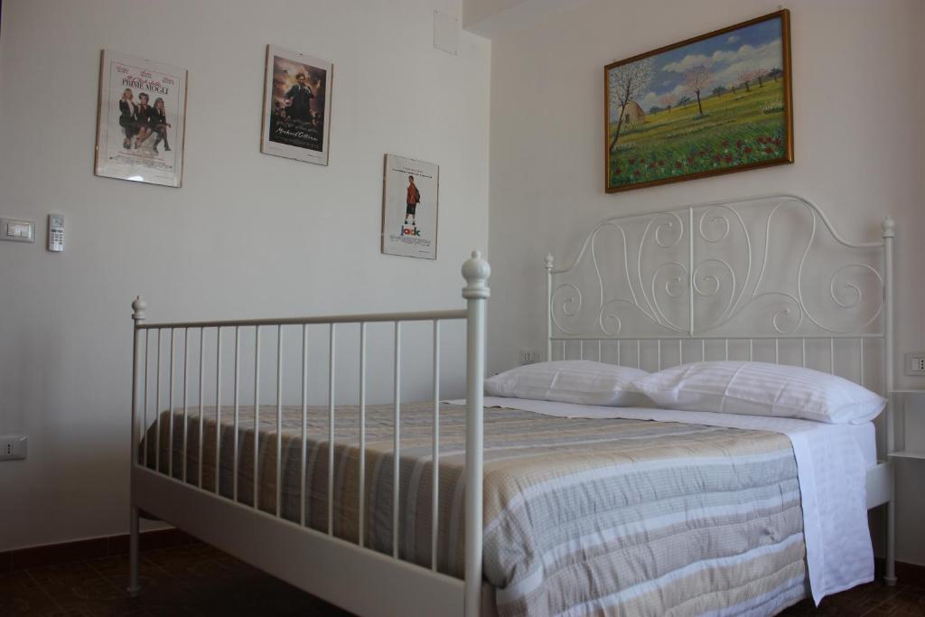 Postel nebo postele na pokoji v ubytování odeon rooms