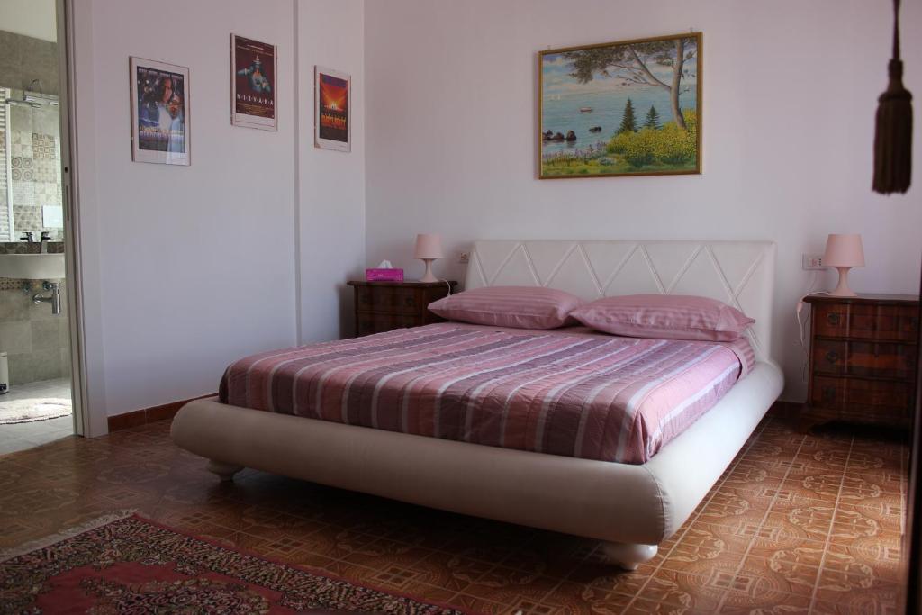 Postel nebo postele na pokoji v ubytování odeon rooms