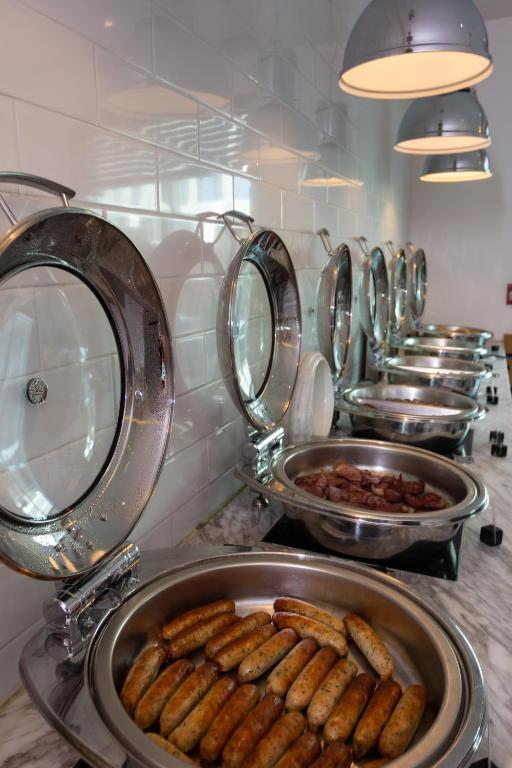 Premier Inn Dubai Investments Park - Resim 17