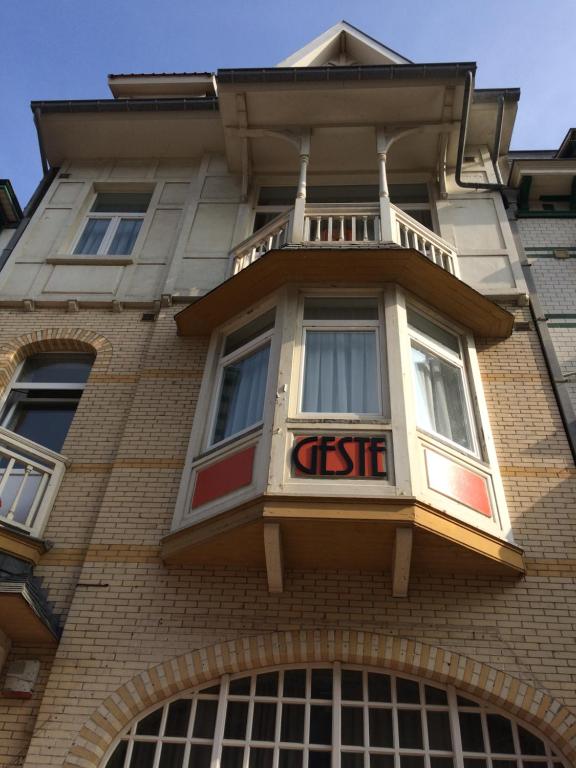 a building with a cesis sign on the side of it at B&B Geste d' Alice in Westende