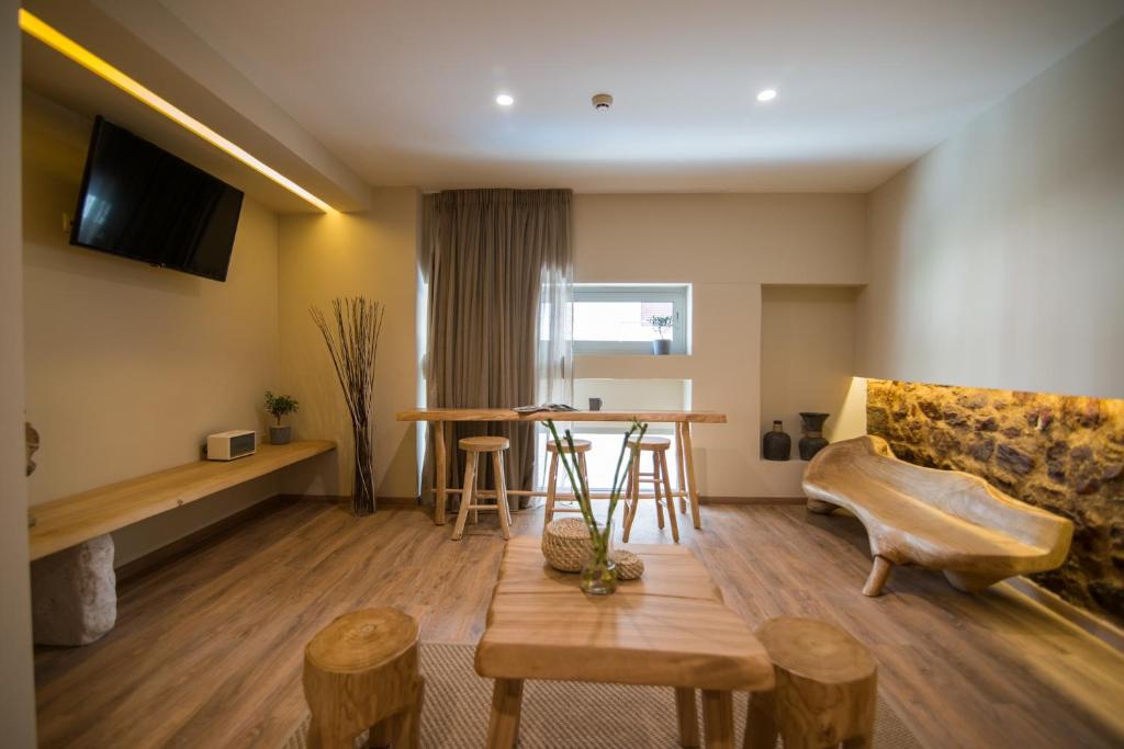 TV a/nebo společenská místnost v ubytování Ederlezi Boutique Hotel