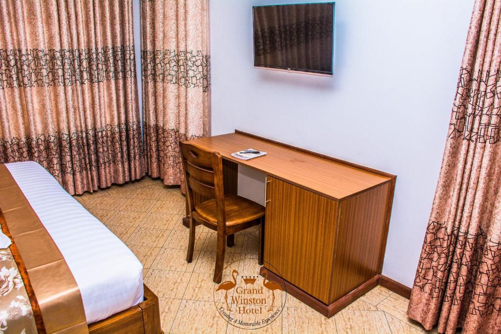 TV a/nebo společenská místnost v ubytování Grand Winston Hotel