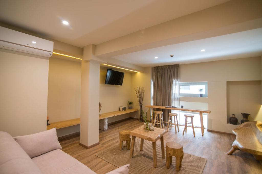 TV a/nebo společenská místnost v ubytování Ederlezi Boutique Hotel