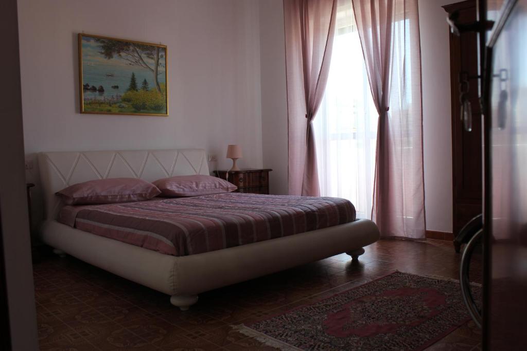 Postel nebo postele na pokoji v ubytování odeon rooms