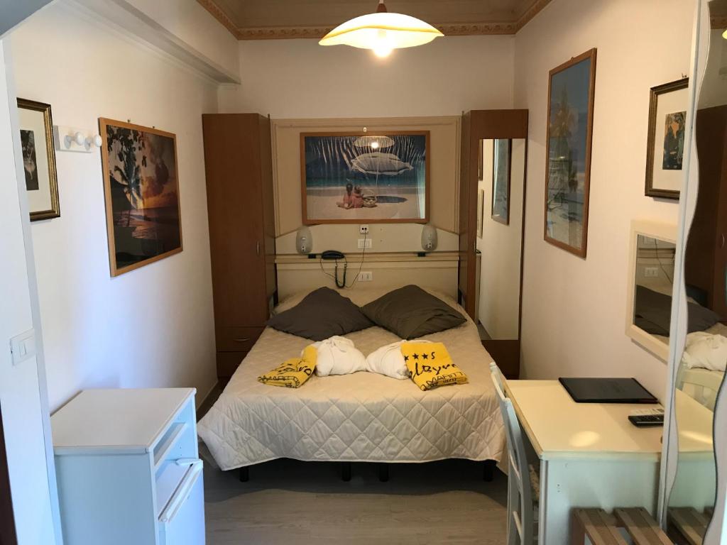 Postel nebo postele na pokoji v ubytování Hotel Byron
