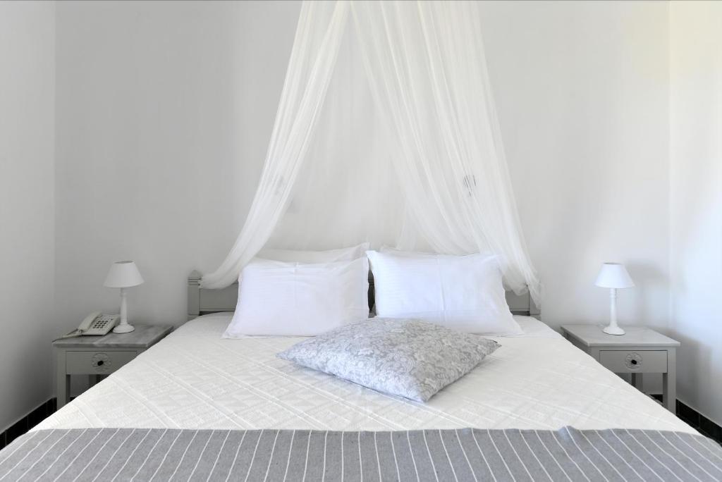 Postel nebo postele na pokoji v ubytování Agrabeli Paros