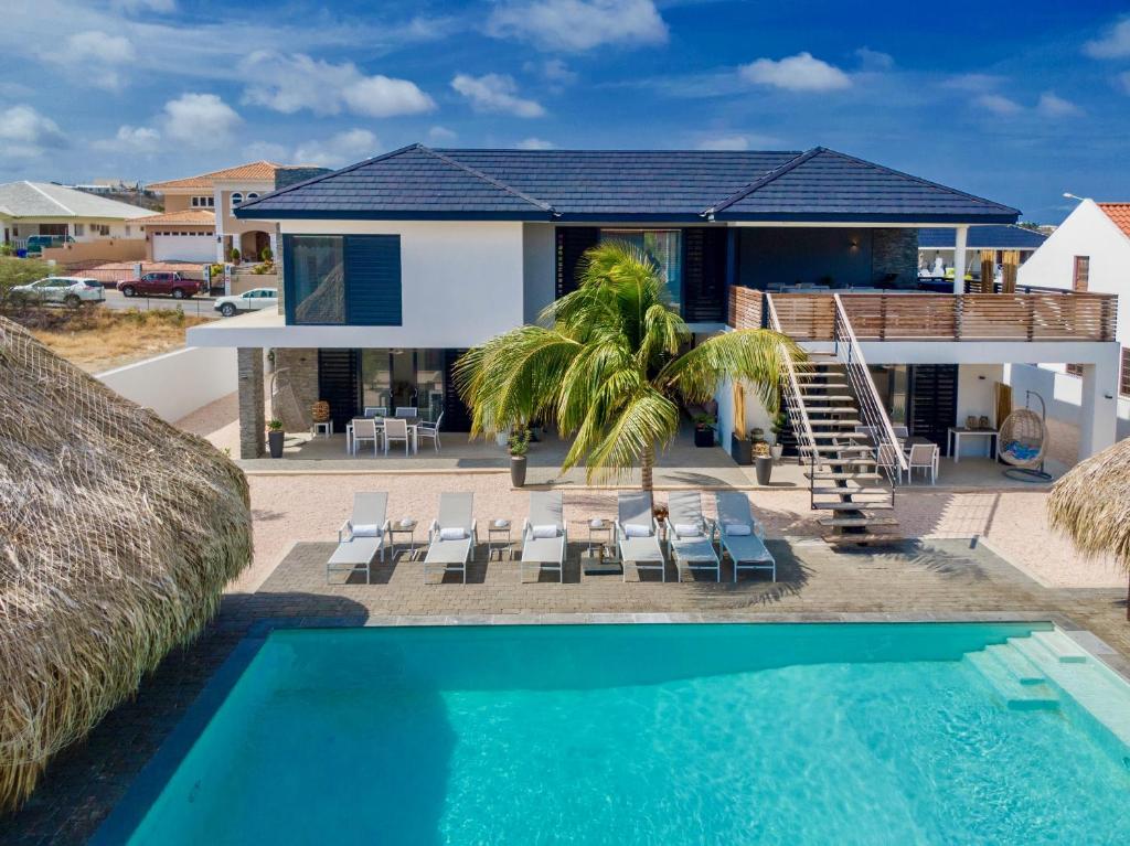Bazén v ubytování La Vista Luxury Apartment Jan Thiel nebo v jeho okolí