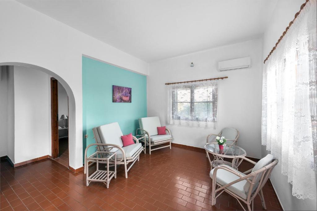 A seating area at Cavo Grosso Bungalows