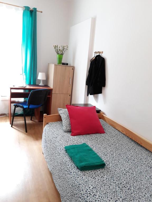 Postel nebo postele na pokoji v ubytování Hostel Gliwice Centrum PARKING