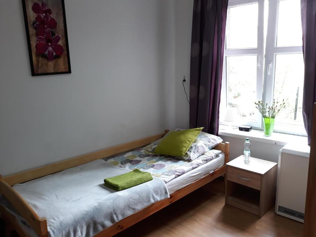 Postel nebo postele na pokoji v ubytování Hostel Gliwice Centrum PARKING