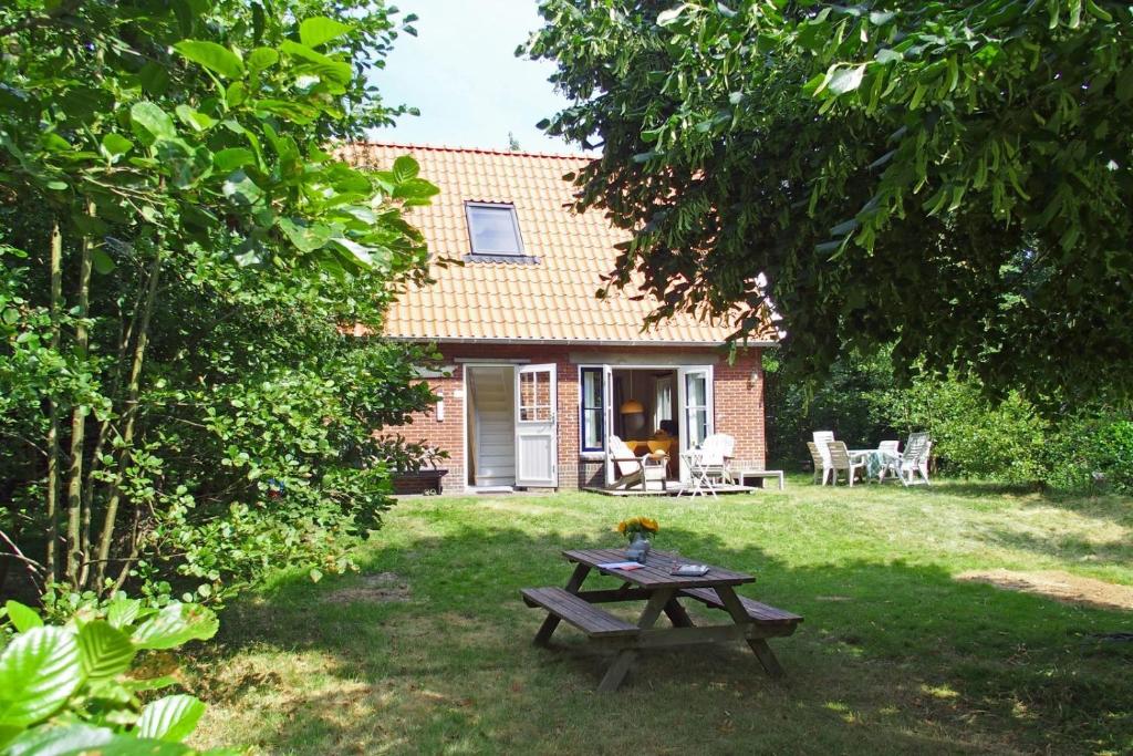 En have udenfor Vakantiehuis de Rommelpot