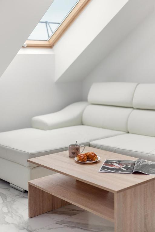 Luxurious Kaunas Basilica Apartment in Old Town by Urban Rent - Apartamento De Dos Dormitorios