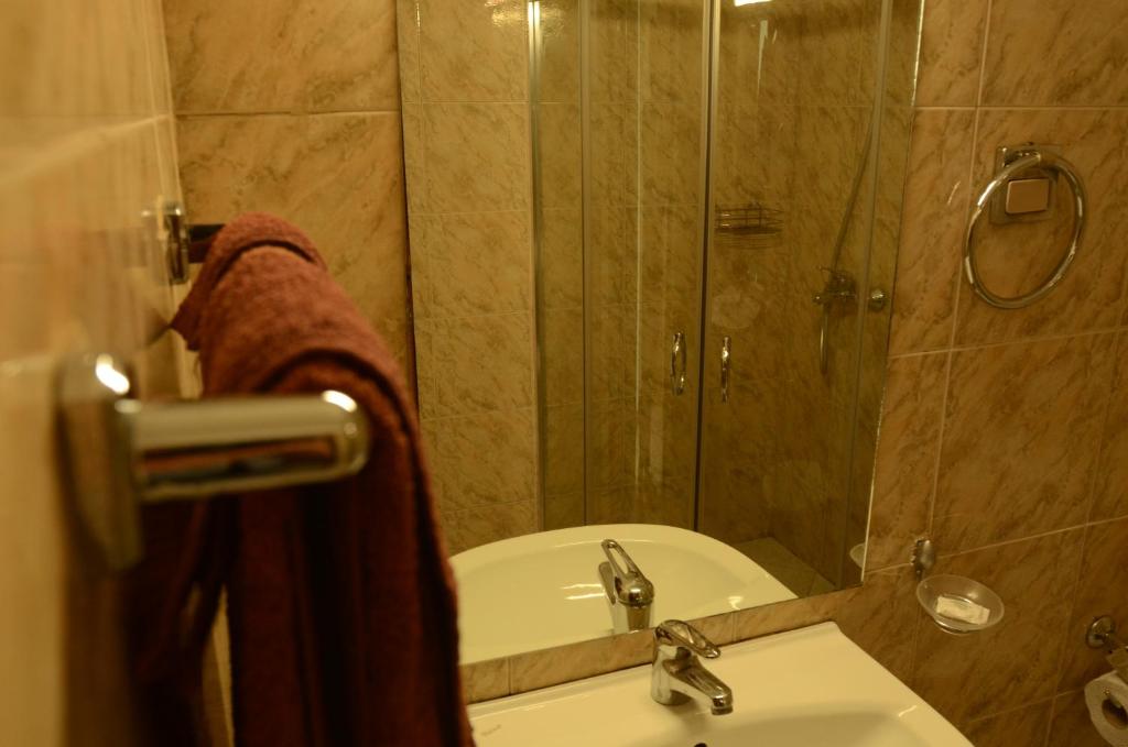 Koupelna v ubytování Family Hotel Rai-Only Adults