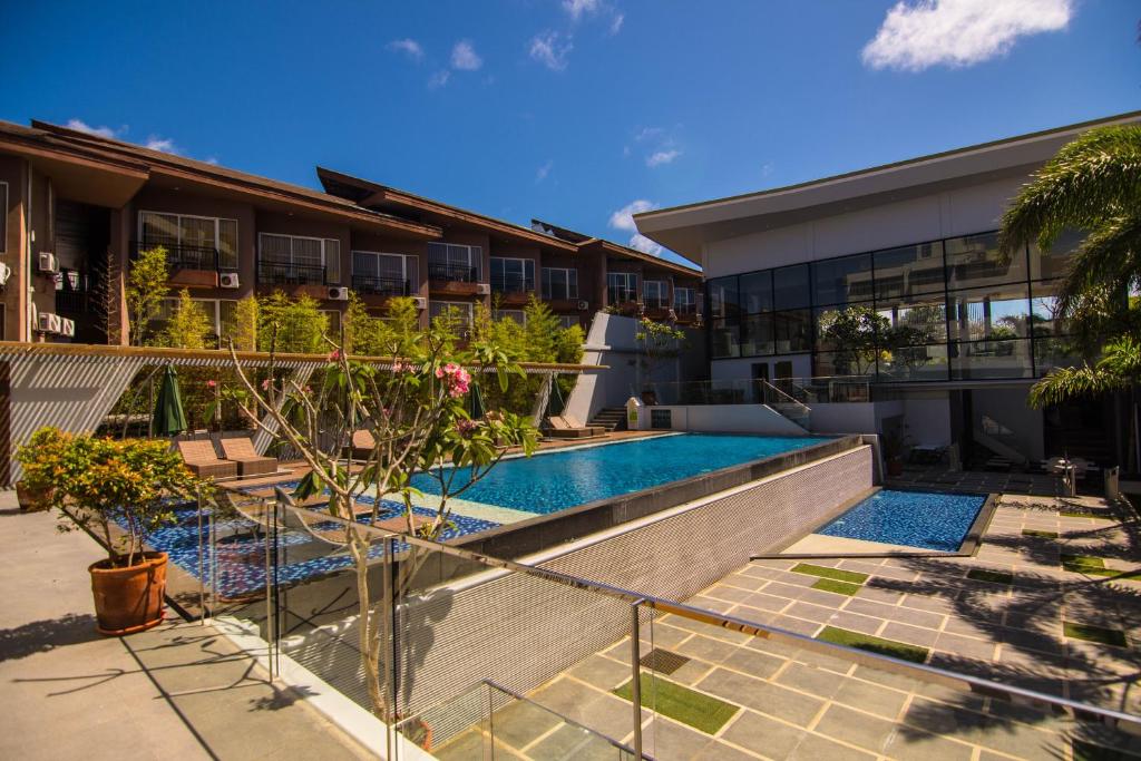 Bazén v ubytování Pinnacle Boracay nebo v jeho okolí