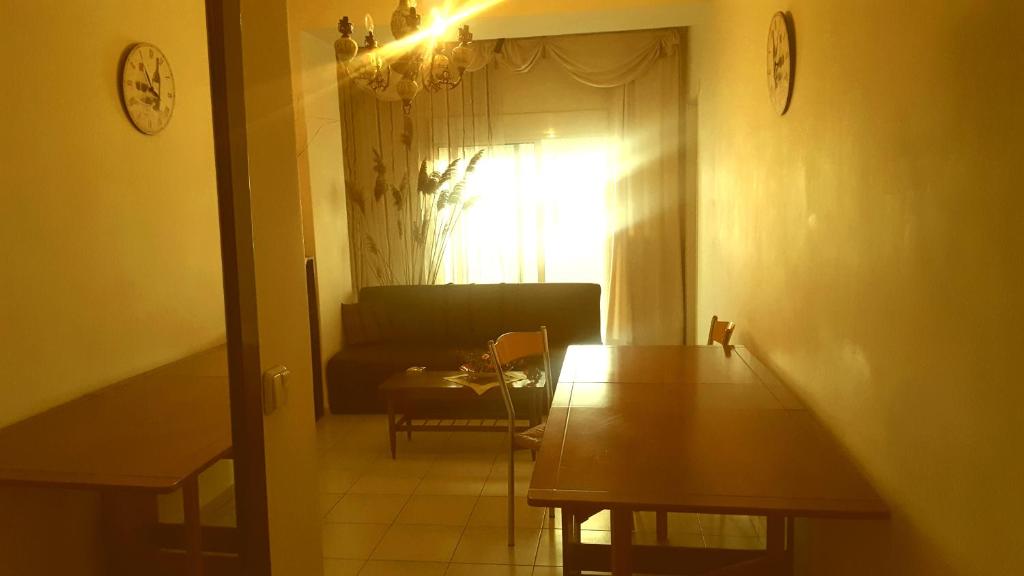 Posedenie v ubytovaní CENTER Near the sea and Metro!Unique crystal apartment with amazing view